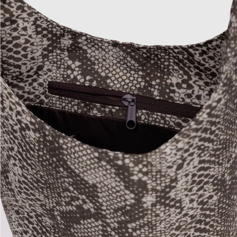 NWOT Baggu Snakeskin Shoulder Sling Bag - Picture 3 of 3